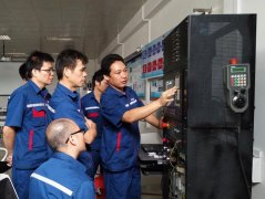 总会用“设备大夫”类比